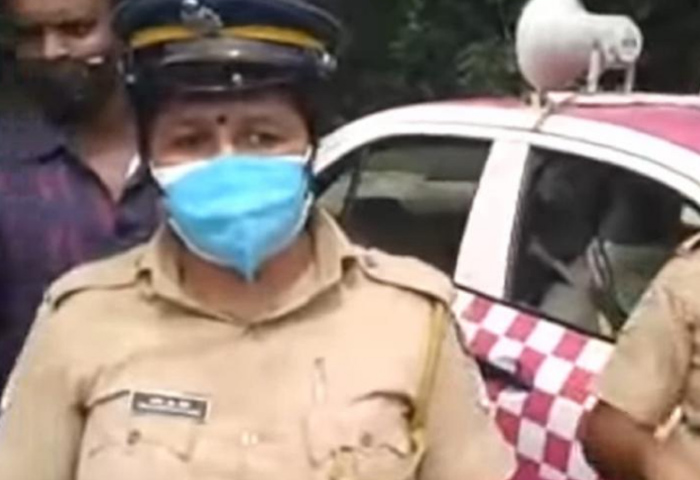  പെൺകുട്ടിയെ മോഷ്ടാവായി ചിത്രീകരിച്ച പിങ്ക് പോലീസിനെതിരെ ഹൈക്കോടതി: എന്ത് നടപടി സ്വീകരിച്ചുവെന്ന് വ്യക്തമാക്കണം 