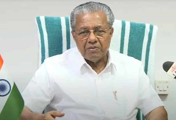  തളരാതെ പൊരുതിയ കർഷകർക്ക് അഭിവാദ്യങ്ങളെന്ന് മുഖ്യമന്ത്രി 