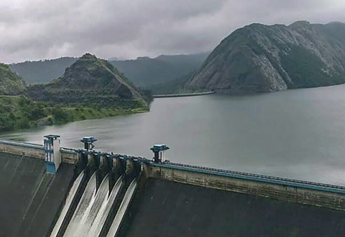  ഇടുക്കി ഡാമിന്റെ ഒരു ഷട്ടർ കൂടി ഉയർത്തി: പെരിയാർ തീരത്ത് ജാഗ്രത 